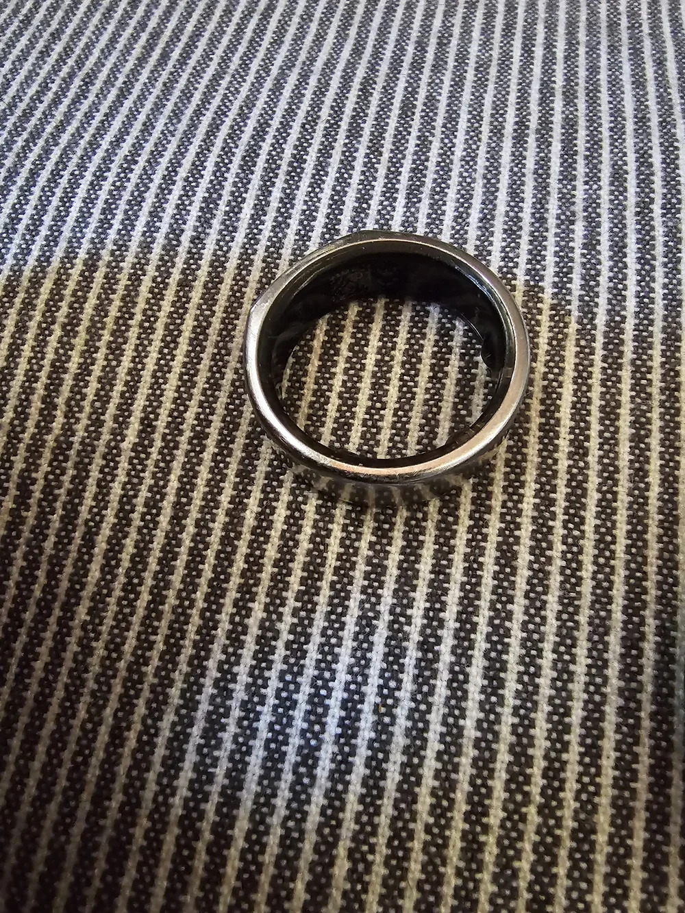 Oura Gen 3 Silver Smart Ring with Black Charger Size 12